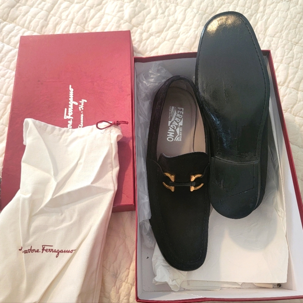 Salvatore Ferragamo size 9  Black